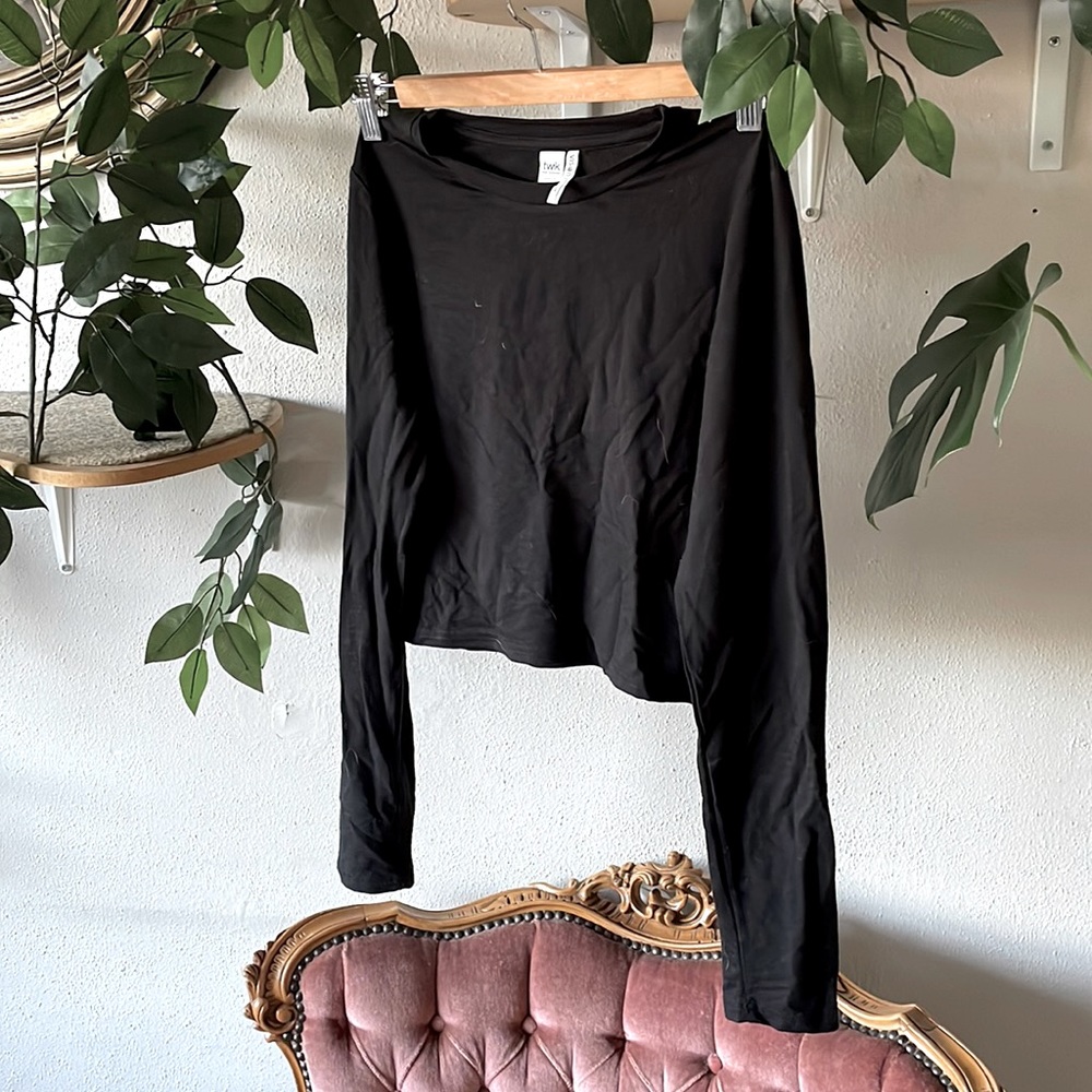 TWIK black soft organic cotton cropped longsleeve tee